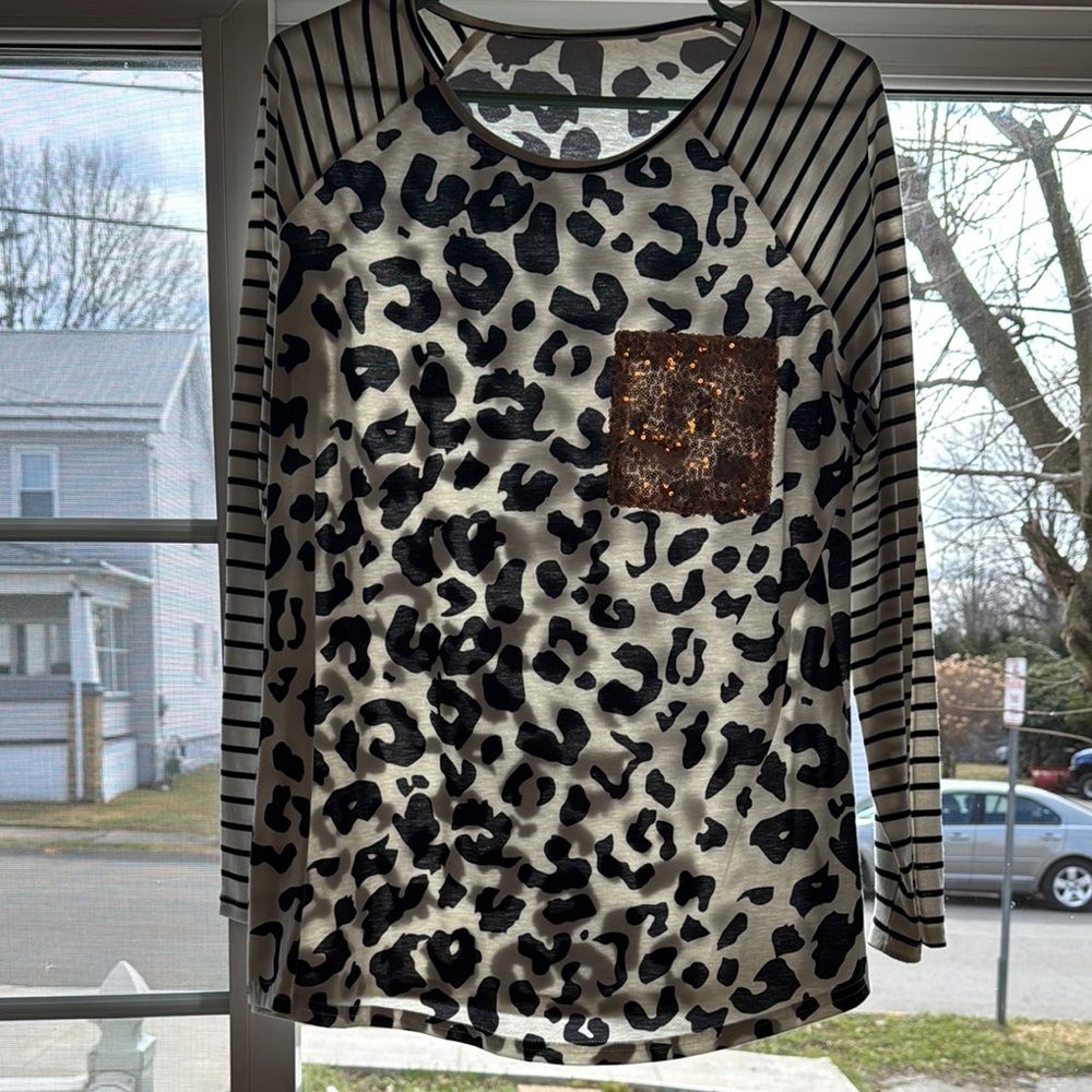 Leopard Print Women's Top with Sequin Pocket